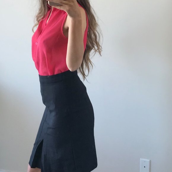 Sleeveless Blouse - Picture 2 of 3